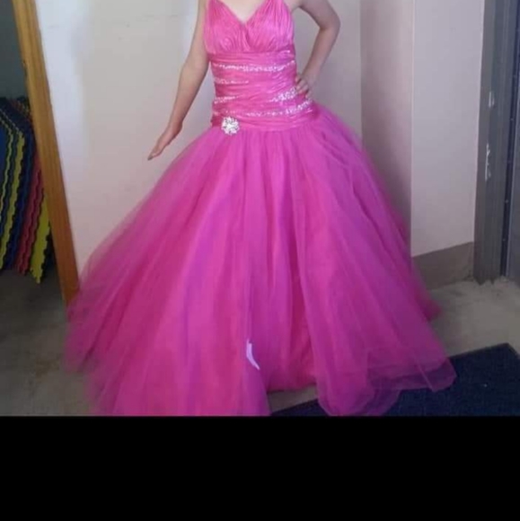 Prom gowns - Picture 5 of 9